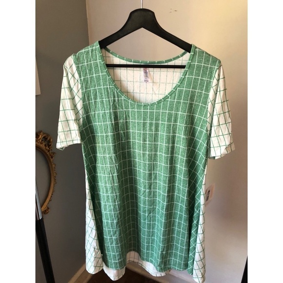 LulaRoe size M Perfect Tee Grid Pattern NWT - Picture 1 of 4